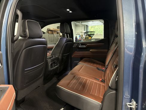 Used 2025 GMC Sierra 1500 Denali Ultimate AWD/4WD image 9