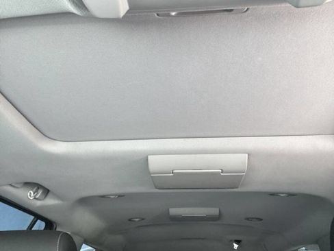 Used 2018 Chevrolet Suburban Premier RWD image 18