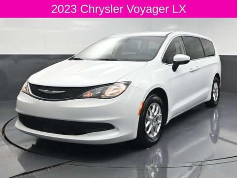 Used 2023 Chrysler Voyager LX FWD image 2