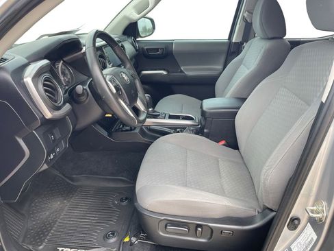 Used 2021 Toyota Tacoma TRD Off-Road image 9