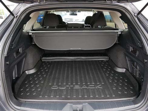 Used 2025 Subaru Outback Premium AWD/4WD image 18