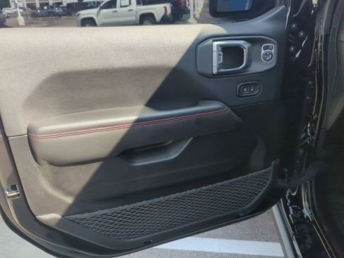 Used 2025 Jeep Wrangler Unlimited Rubicon image 9