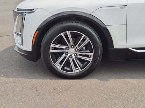 Used 2024 Cadillac Lyriq Luxury AWD/4WD image 33