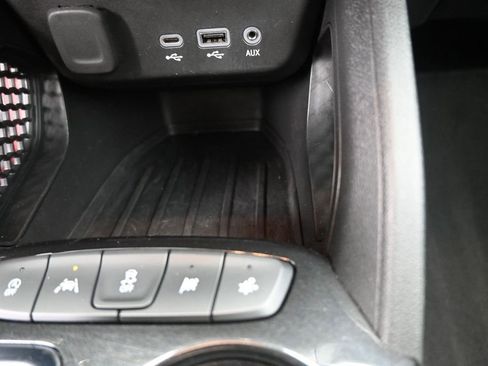 Used 2023 Chevrolet TrailBlazer RS w/ Sun and Liftgate Package FWD image 4