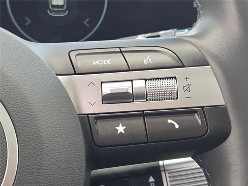 Used 2024 Hyundai Kona Limited AWD/4WD image 35