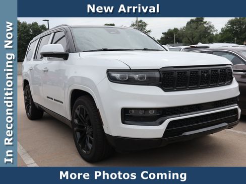 Used 2022 Jeep Grand Wagoneer Series III w/ Rear Seat Video Group 1 AWD/4WD image 1