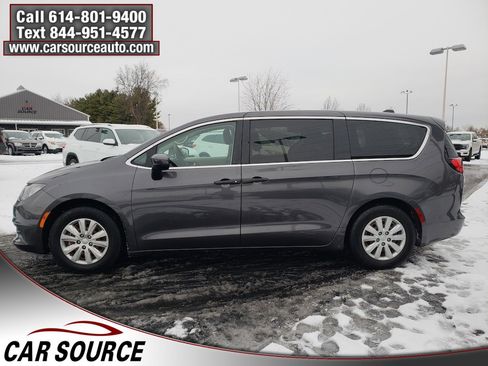 Used 2021 Chrysler Voyager L image 9