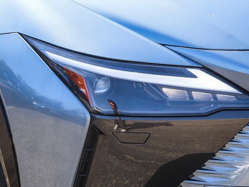 Used 2023 Lexus RZ 450e Premium image 8