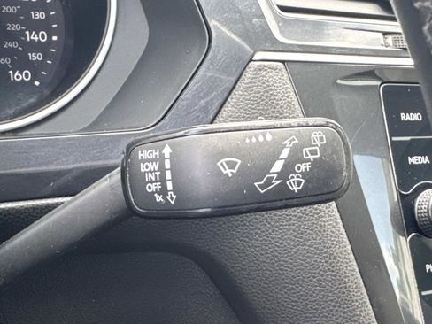 Used 2020 Volkswagen Tiguan SEL FWD image 27