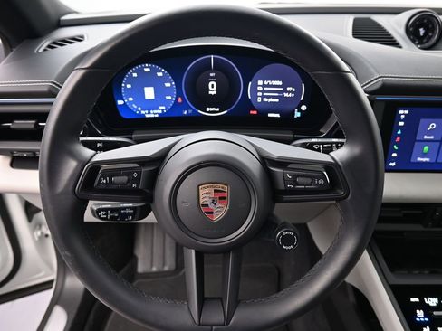 Certified 2025 Porsche Macan Electric image 12