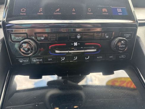 Used 2023 Jeep Grand Cherokee Limited AWD/4WD image 32
