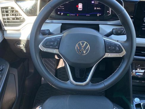 Used 2025 Volkswagen Taos SEL image 4