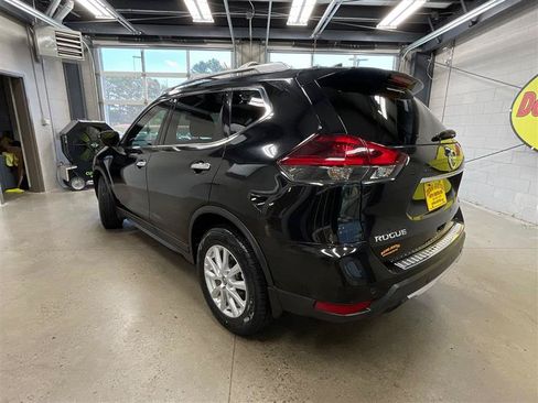 Used 2020 Nissan Rogue SV FWD image 3