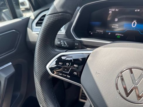 Certified 2023 Volkswagen Tiguan SE R-Line AWD/4WD image 18