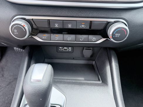 Used 2025 Nissan Altima 2.5 SV FWD image 18
