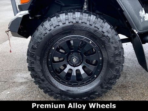 Used 2020 Jeep Gladiator Sport w/ Quick Order Package 24S image 9