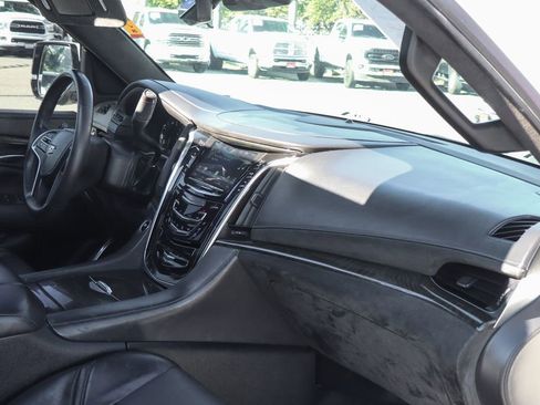 Used 2017 Cadillac Escalade ESV Platinum AWD/4WD image 46