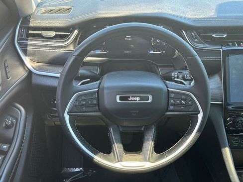 Used 2023 Jeep Grand Cherokee L Limited AWD/4WD image 17