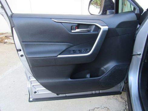 Used 2024 Toyota RAV4 SE image 11