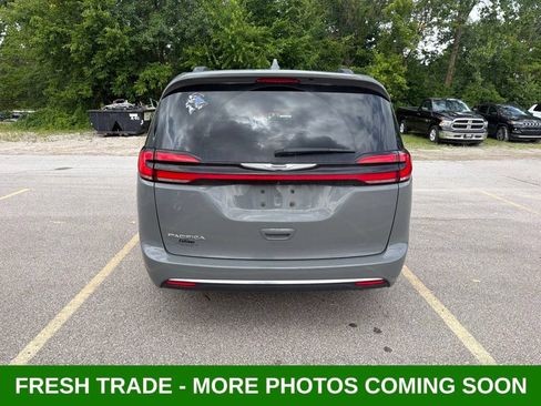 Used 2022 Chrysler Pacifica Touring-L FWD image 4