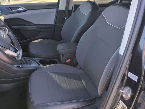 Used 2024 Volkswagen Taos SE image 18