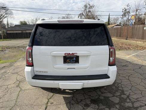 Used 2017 GMC Yukon SLT w/ Premium Edition image 4
