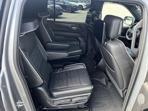 Used 2025 GMC Yukon XL AT4 Ultimate AWD/4WD image 17