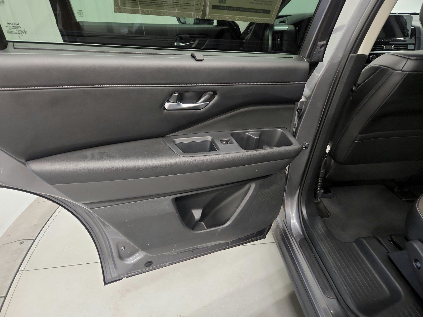 Used 2024 Nissan Pathfinder SL FWD image 26
