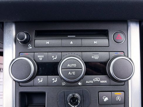 Used 2017 Land Rover Range Rover Evoque SE Premium image 20