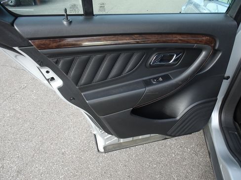Used 2015 Ford Taurus Limited w/ Equipment Group 301A FWD image 15
