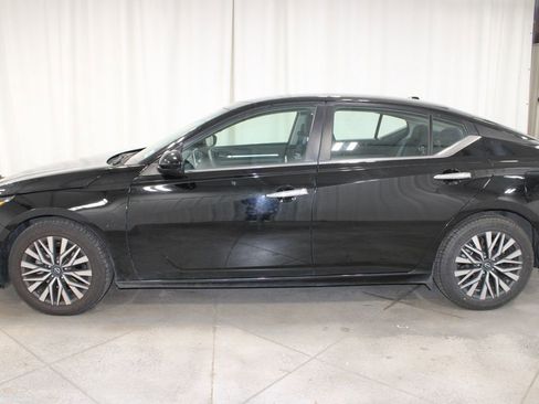 Used 2023 Nissan Altima 2.5 SV FWD image 7