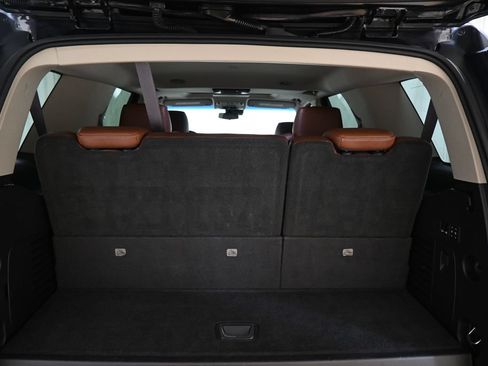 Used 2017 Cadillac Escalade Premium Luxury AWD/4WD image 16