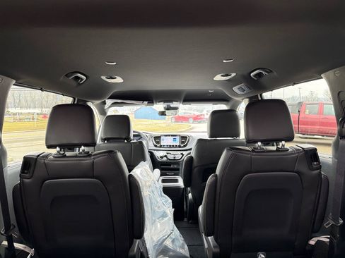 New 2026 Chrysler Voyager LX FWD image 11