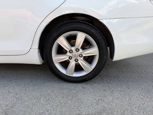 Used 2010 Toyota Camry LE FWD image 30