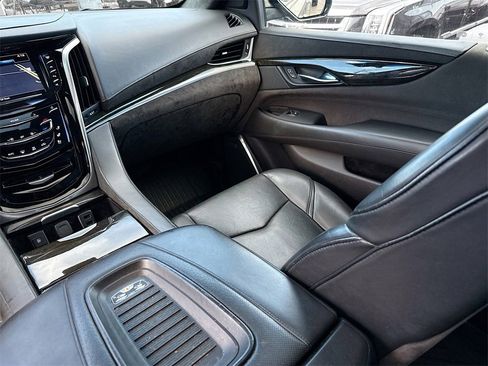 Used 2019 Cadillac Escalade ESV Platinum image 26