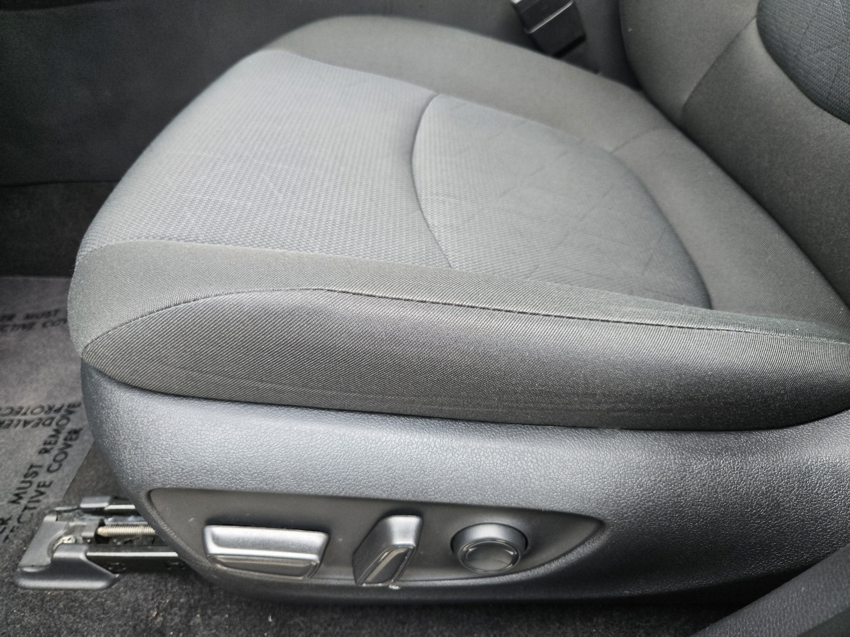 Used 2025 Toyota RAV4 XLE FWD image 21