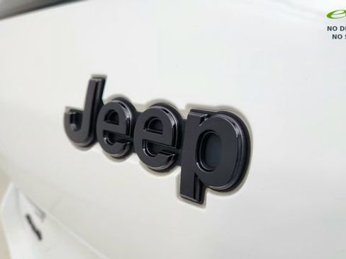 Used 2023 Jeep Grand Cherokee L Summit AWD/4WD image 16