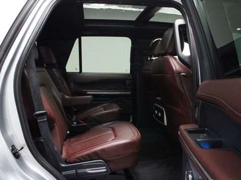 Used 2024 Ford Expedition Limited image 16