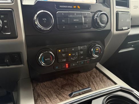 Used 2019 Ford F250 Lariat w/ Lariat Value Package AWD/4WD image 41
