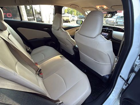 Used 2020 Toyota Prius XLE AWD/4WD image 20