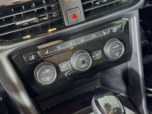 Used 2024 Volkswagen Taos SE image 26