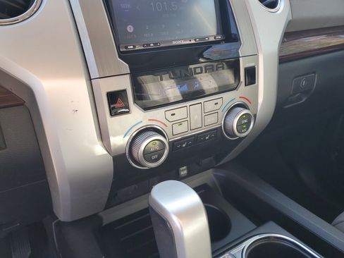 Used 2014 Toyota Tundra Limited w/ Limited Premium Package image 20