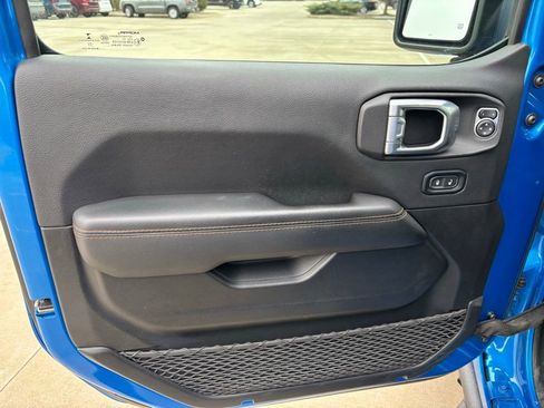 Used 2022 Jeep Gladiator Mojave w/ Cold Weather Group image 15