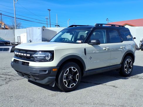 Used 2024 Ford Bronco Sport Outer Banks w/ Tech Package image 1