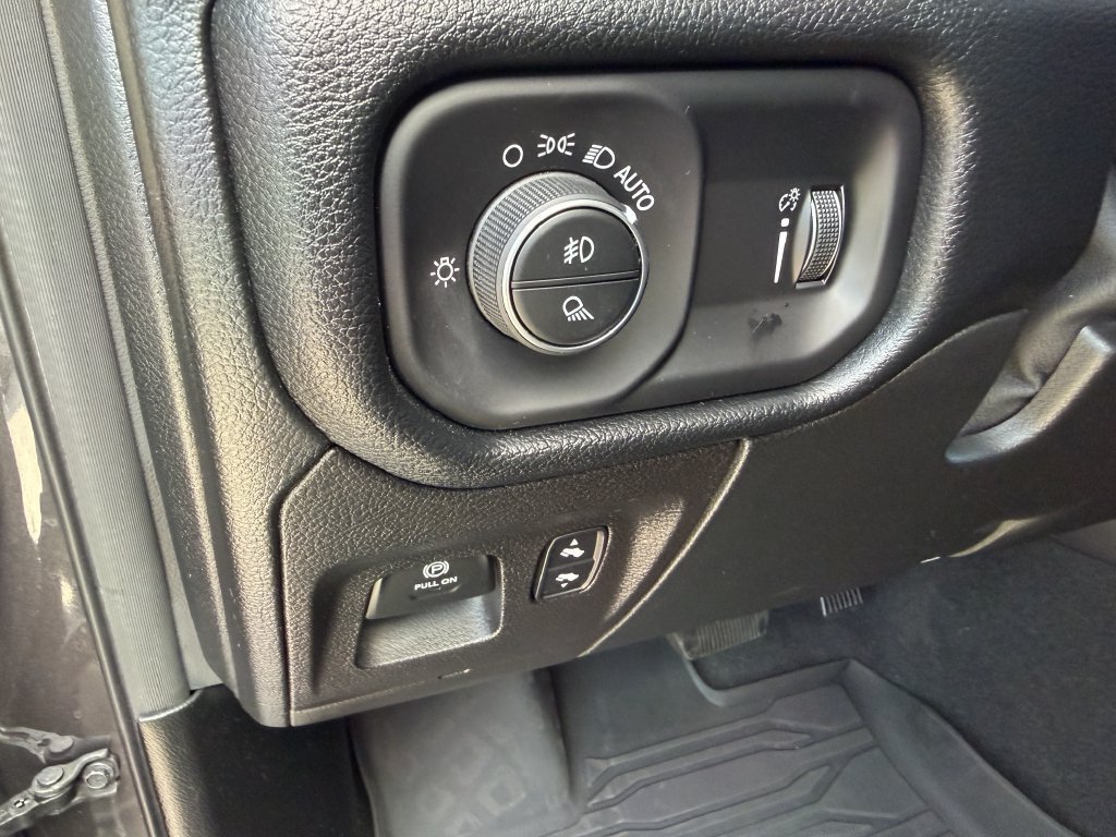 Used 2021 RAM 1500 Big Horn RWD image 26
