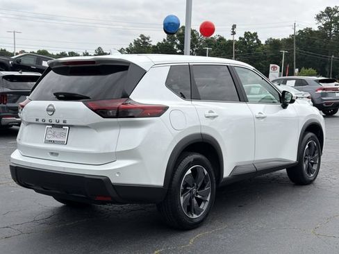 Used 2025 Nissan Rogue SV FWD image 5