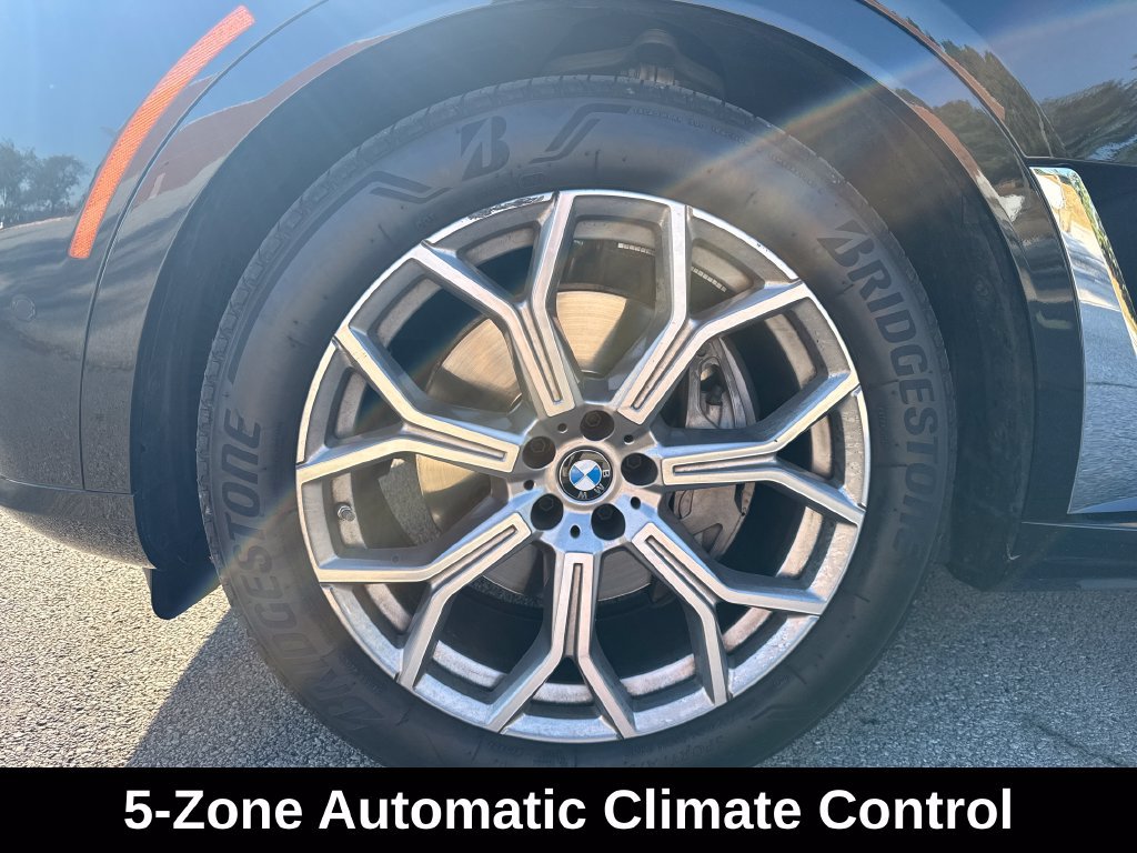Used 2025 BMW X7 xDrive40i w/ Premium Package AWD/4WD image 11