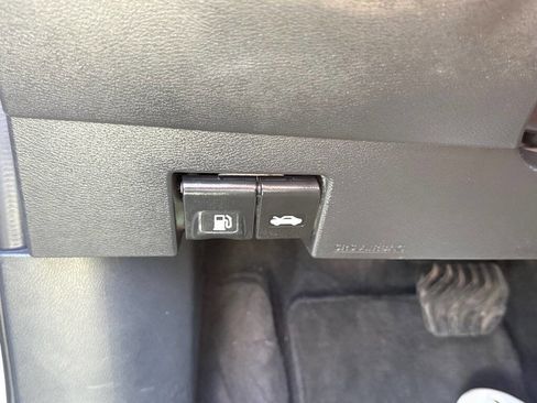 Used 2018 Nissan Kicks SR w/ Premium Package FWD image 11