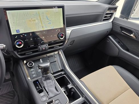 Used 2024 Lexus GX 550 image 9