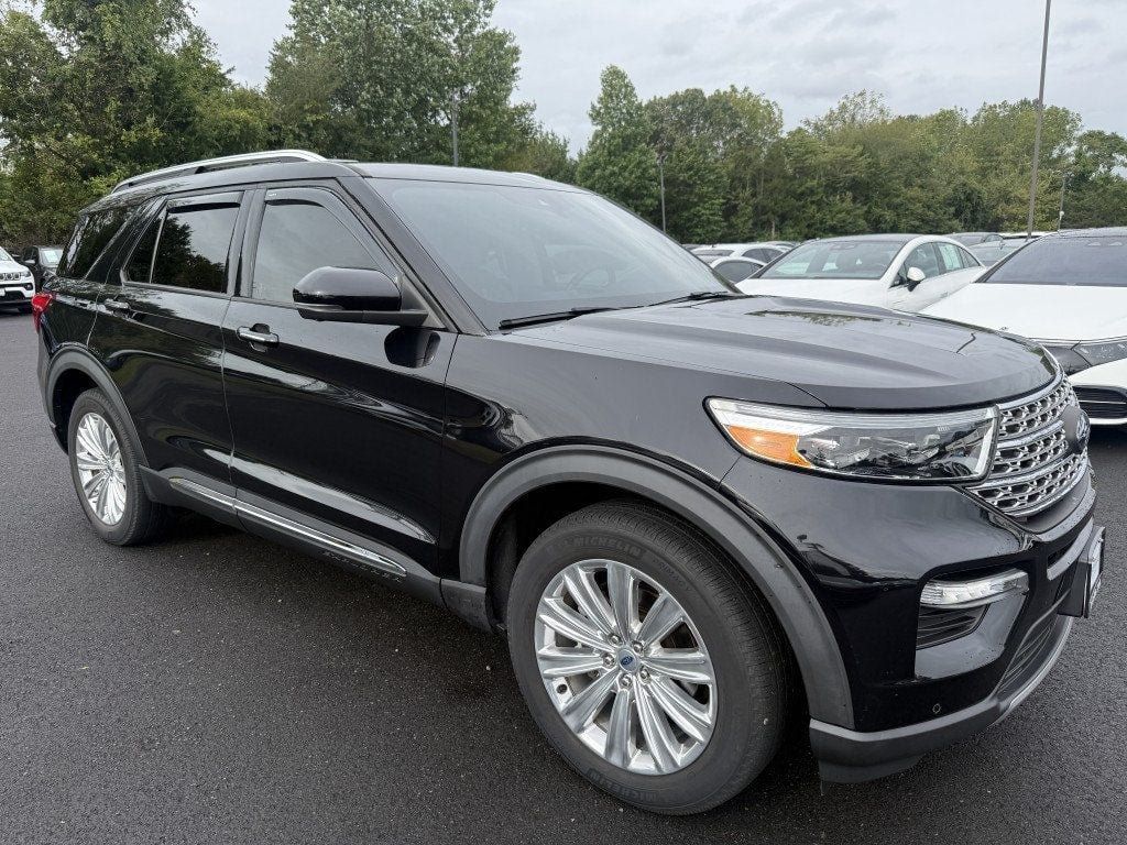 Used 2021 Ford Explorer Limited w/ Equipment Group 301A AWD/4WD image 2